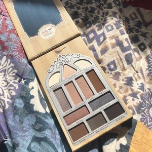 Pretty vulgar nightingale eyeshadow palette